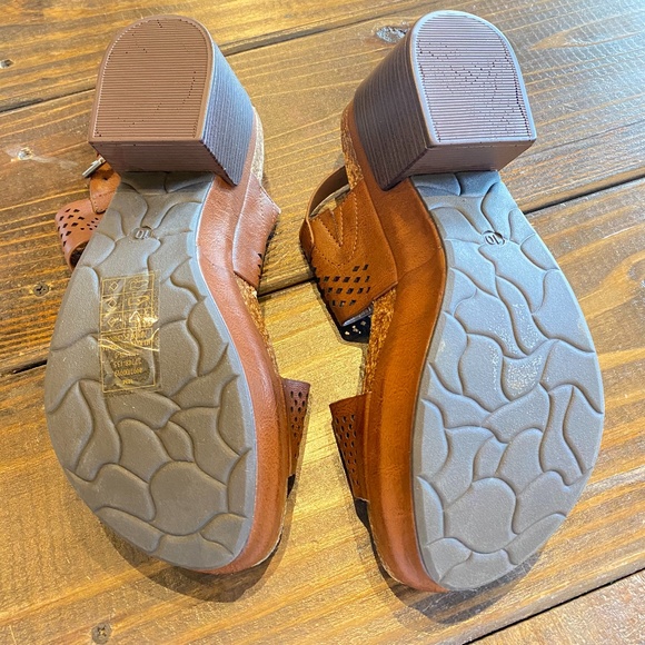 Pierre Dumas Whiskey Wooden Heel/Luann-5 - Picture 3 of 3